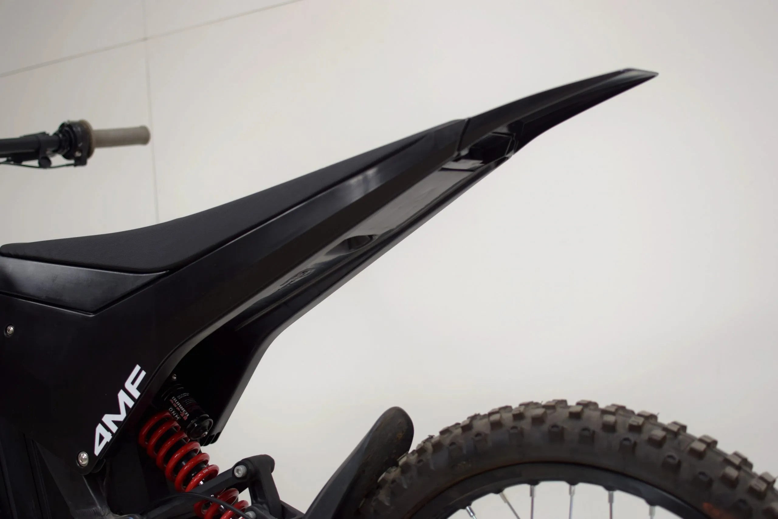 4MF Moto Kit - Surron Light Bee Seat & Plastics Kit